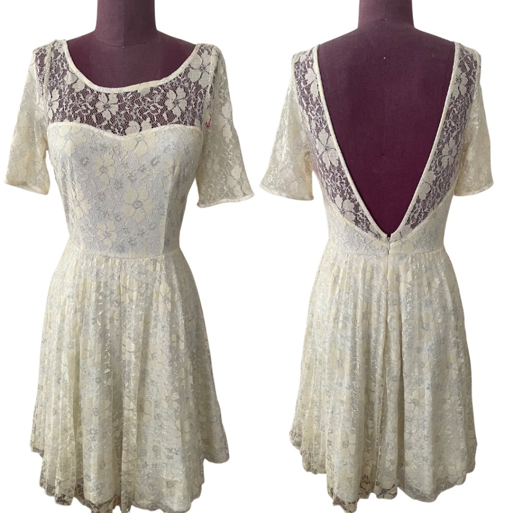 Betsey Johnson Cream White Lace Pleated Fit and Flare Bridal Engagement Dress